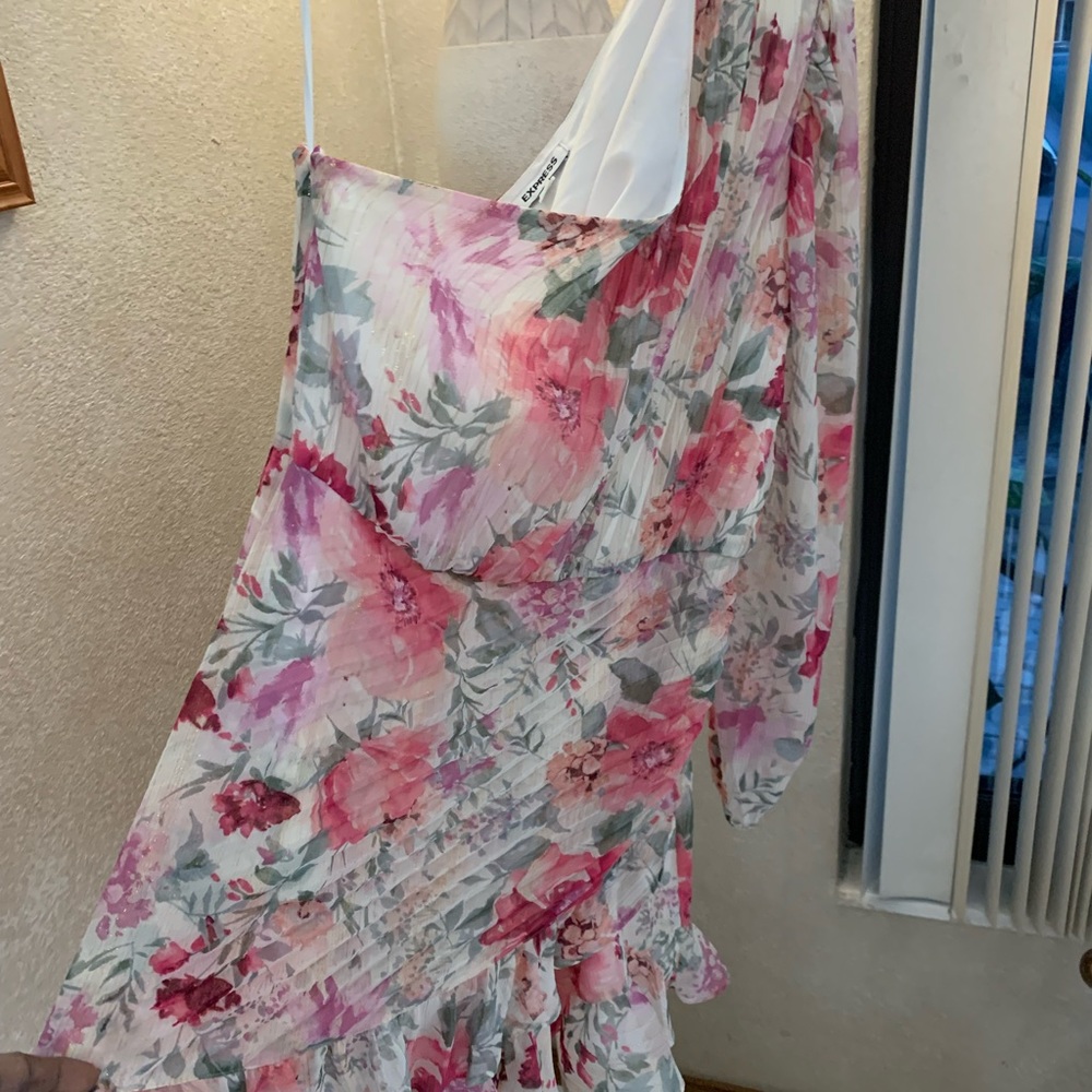 Beautiful Express romper very elegant size M